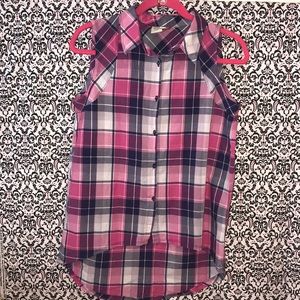 🌸🌸 Sleeveless button up top 🌺🌺